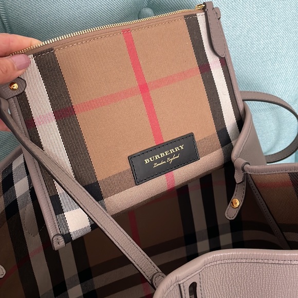 Authentic Burberry Tote - Picture 5 of 13